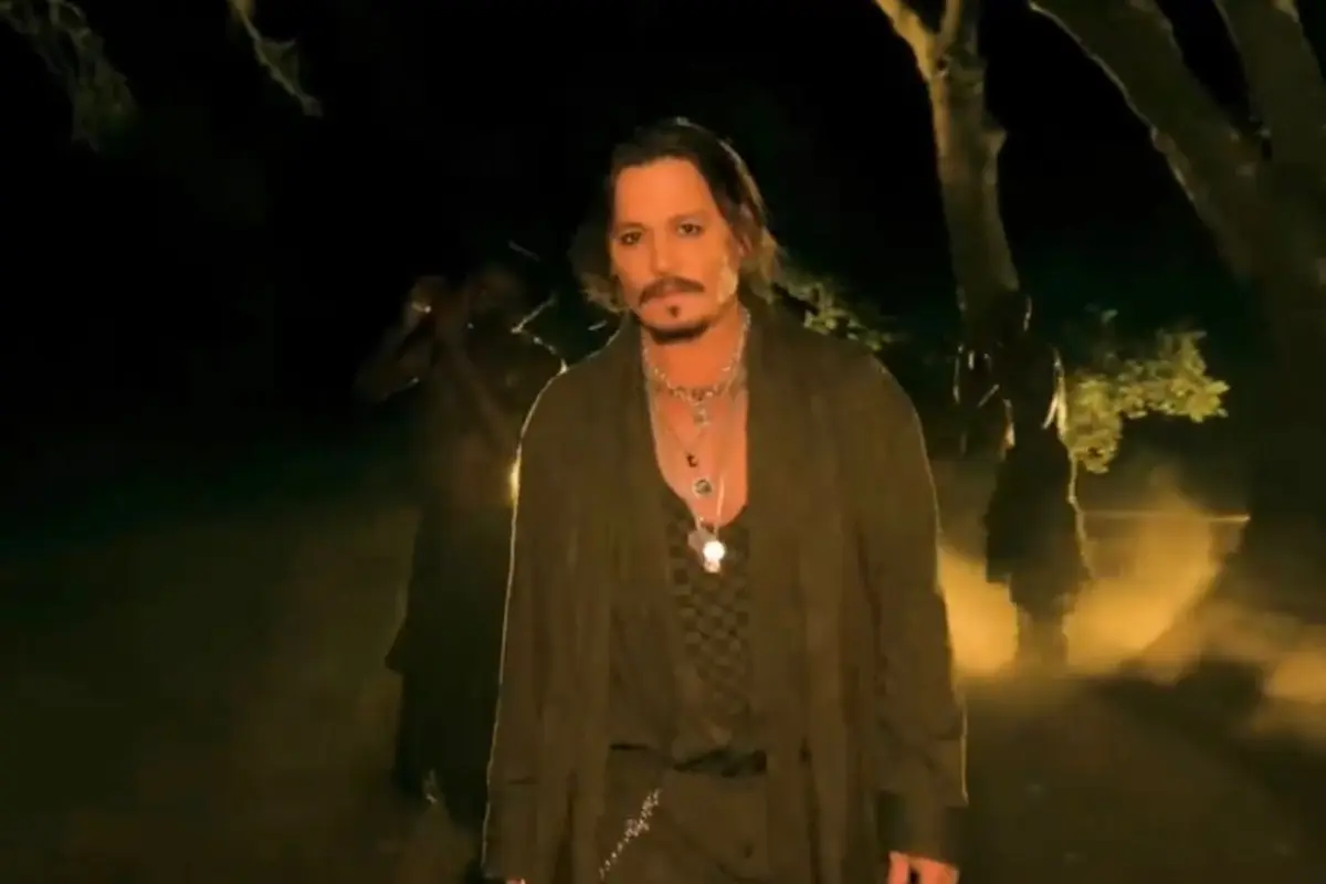 Johnny Depp di Show Savage x Fenty Rihanna