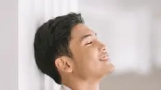 Kabar bahagia datang dari komika alias pelawak tunggal Bintang Emon. Ia menikahi Asky Febrianti. Pernikahan mereka disiarkan kanal YouTube Bintang Emon, Minggu (24/7/2022), jam 14.30 WIB. Sabtu (23/7/2022), Bintang Emon memamerkan sejumlah foto prewedding dan kebanjiran doa para selebritas. Seperti apa? (Foto: Dok. Imagenic dari Instagram @bintangemon)