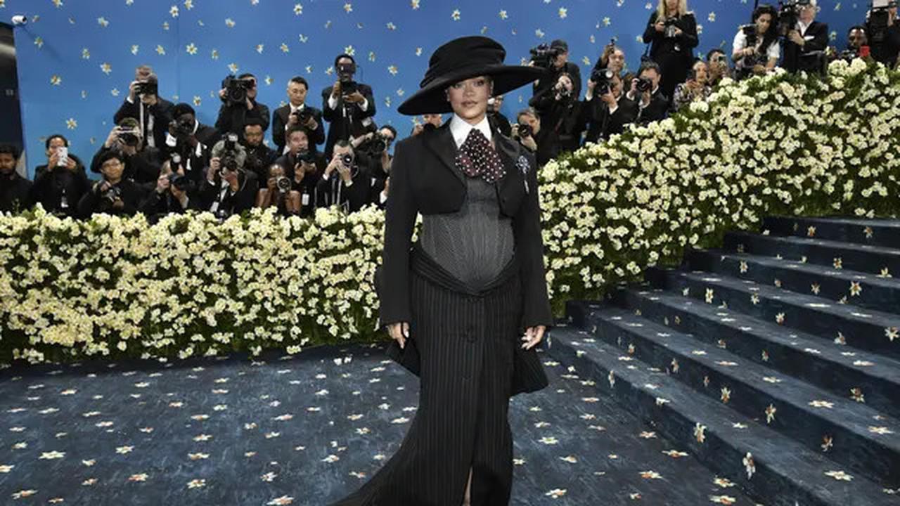 Rihanna Beri Kejutan di Momen Met Gala 2025, Kali Ini Umumkan Kehamilan Anak ke-3