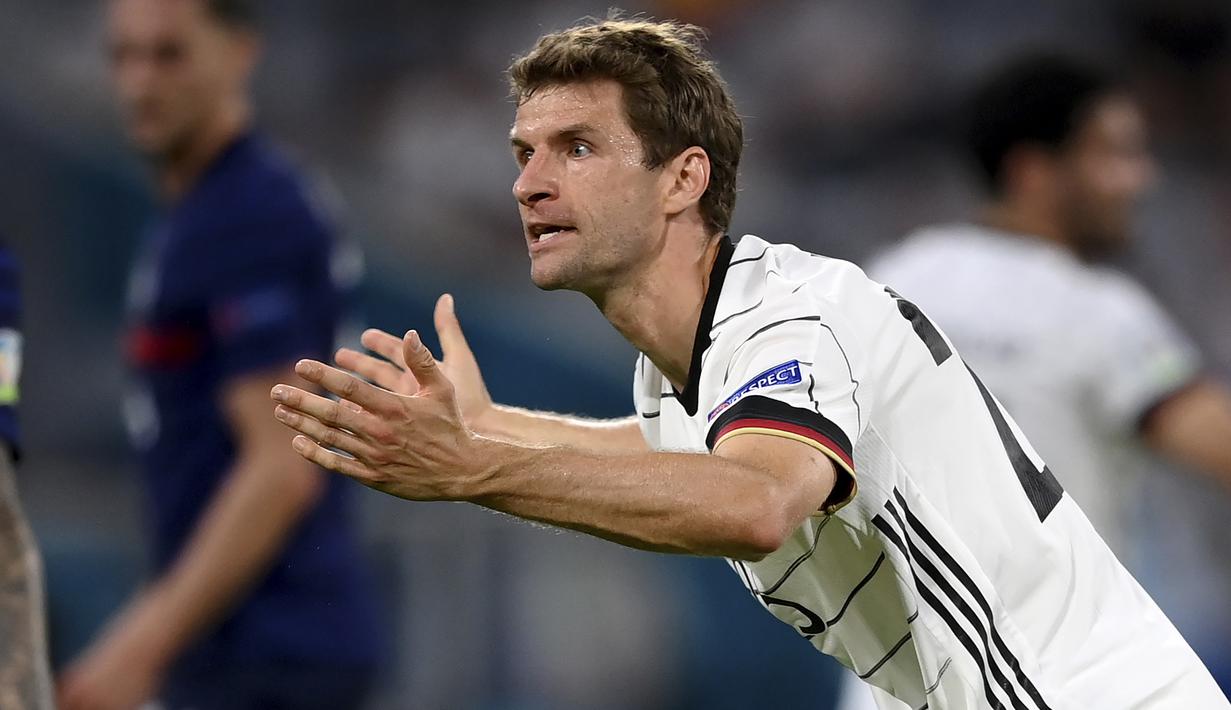 Thomas Mueller. Striker Timnas Jerman ini sudah mencetak 39 gol dan 37 assist dalam 103 caps untuk Der Panzer. Namun belum satu gol pun dicetaknya dalam 12 laga di ajang Euro yang diikutinya, yaitu Euro 2012, Euro 2016 dan Euro 2020 ini. (Foto: AP/Pool/Matthias Hangst)