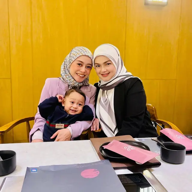 Momen temu kangen Lesti Kejora dan Siti Nurhaliza (Foto: Instagram lestykejora)