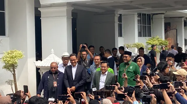 Calon Presiden dan Wakil Presiden (Capres dan Cawapres) Nomor Urut 01 Anies Baswedan-Muhaimin Iskandar (AMIN) kompak tiba di Kantor KPU RI, Jakarta Pusat, Rabu (24/4/2024). (Liputan6.com/Muhammad Radityo Priyasmoro)