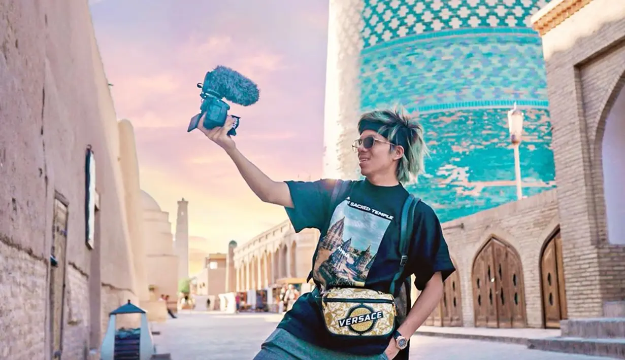 Tak heran apabila Atta Halilintar menjadi tamu undangan dalam acara kongres influencer dunia. Karena saat ini Atta Halilintar menjadi salah satu top 10 YouTuber dunia dengan penghasilan lebih dari 22 miliar per bulan. Sebuah nominal yang fantastis bukan? (Liputan6.com/IG/@attahalilintar)