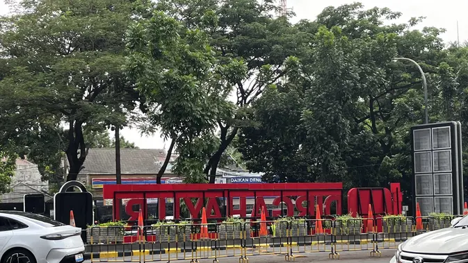 Tak Lagi Dipagari Besi, Mal Kokas Kini Dihiasi Ornamen HUT RI