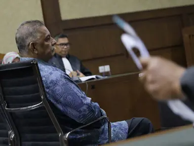 Mantan Direktur Utama PLN, Sofyan Basir saat menjalani sidang perdana kasus dugaan suap proyek PLTU Riau-1 di Pengadilan Tipikor, Jakarta, Senin (24/6/2019). Sidang beragendakan pembacaan dakwaan oleh JPU KPK dan eksepsi oleh penasehat hukum terdakwa. (Liputan6.com/Helmi Fithriansyah)