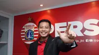 Evan Dimas menandatangani kontrak setahun bersama Persija. (Media Persija).