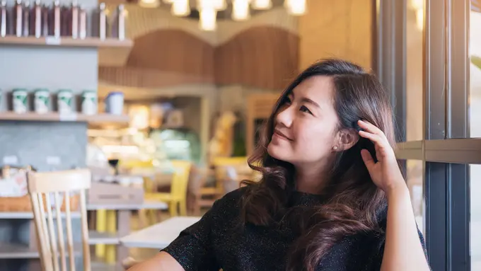 wanita juli saat dijauhi