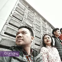 Menyelami nostalgia dan semangat Base Jam yang tetap mantap setia untuk bermusik. (Photographer: Bambang E. Ros/Bintang.com, Digital Imaging: Muhammad Iqbal Nurfajri/Bintang.com)