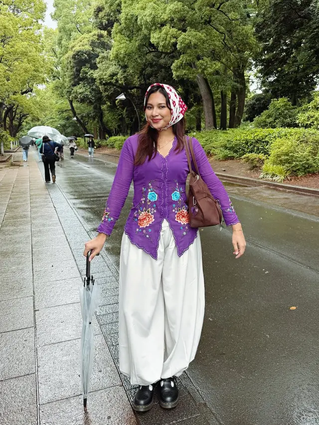 Indah Permatasari saat Liburan ke Jepang. [@arie_kriting]