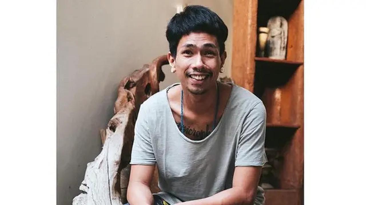 Profil Ari Lesmana: Vokalis Fourtwnty yang Multitalenta dan Viral di Media Sosial
