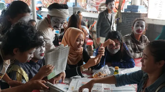 Merayakan hari pantomim