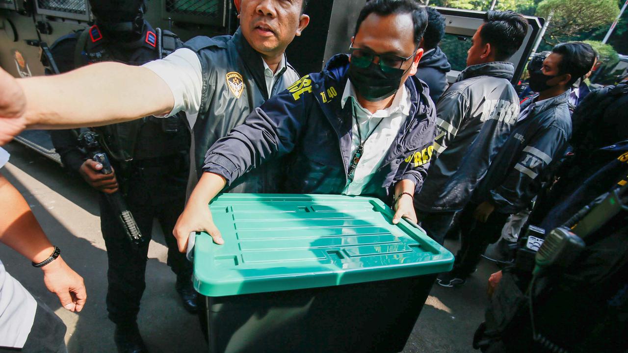 Barang Bukti Penggeledahan Rumah Mewah Sentul Dibawa ke Polda Metro Jaya