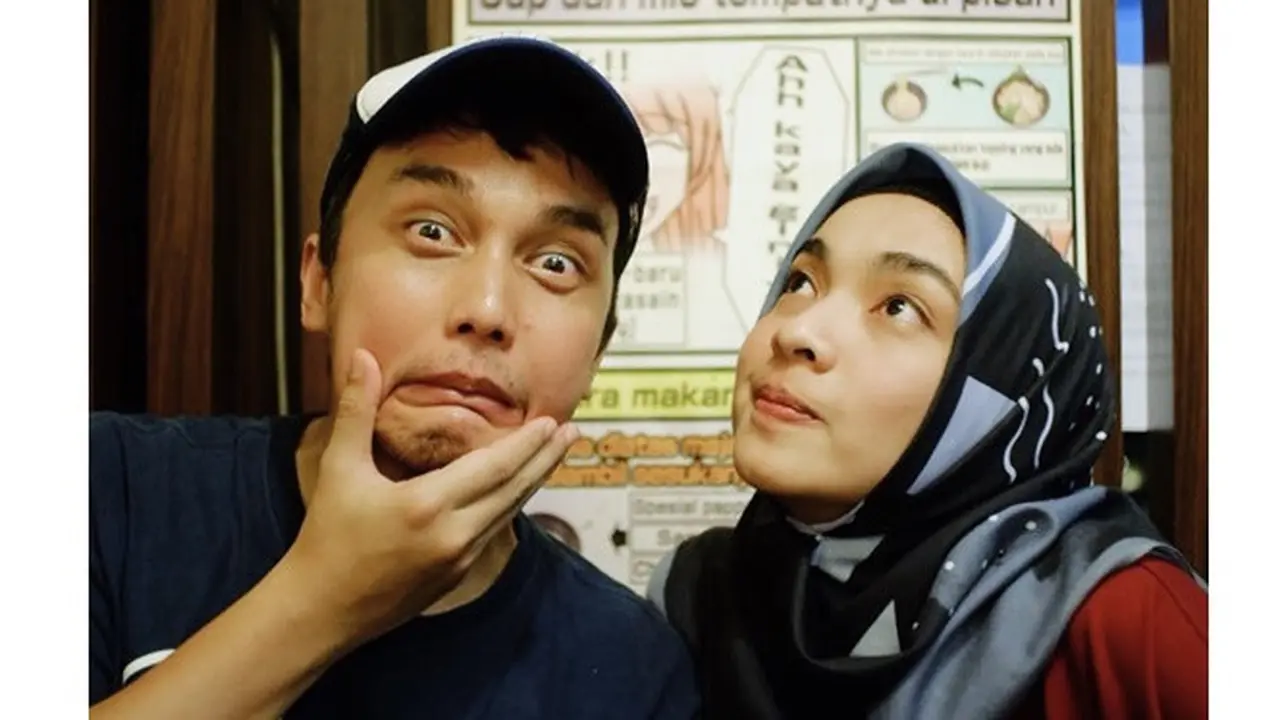 Dikabarkan Hamil, Ini 5 Potret Kemesraan Tika Bravani dan Dimas Aditya