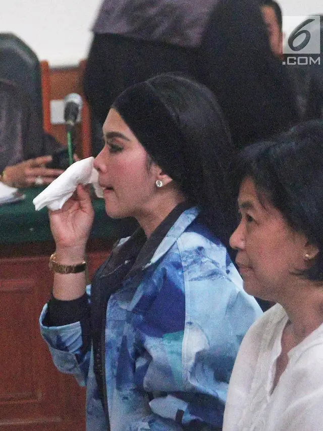 Syahrini Kegerahan di Sidang First Travel