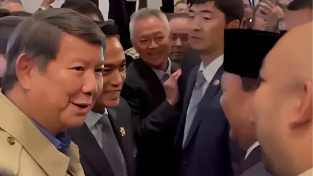 Ketua Umum Kamar Dagang dan Industri atau Ketum Kadin Indonesia Anindya Bakrie menyambut kedatangan Presiden Prabowo Subianto di China, Jumat malam 8 November 2024 waktu setempat.