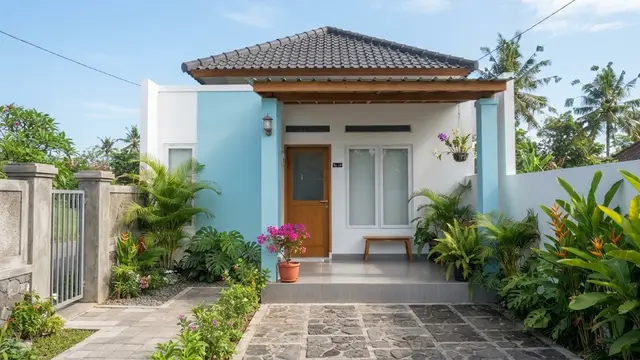 Kombinasi Warna Cat Fasad Rumah Putih dan Biru Muda