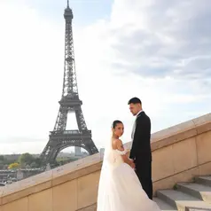 Setelah kenakan busana Jawa, Jennifer Coppen dan Justin Hubner kembali tampil dalam foto prewedding. Kali ini keduanya mengusung konsep elegan klasik [@jennifercoppenreal20]