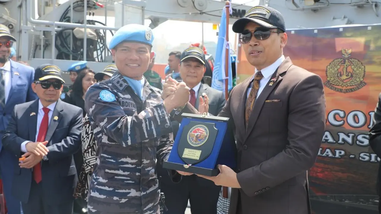 Badan Kerja Sama Antar Parlemen (BKSAP) DPR RI saat melakukan pertemuan dengan Prajurit Pasukan Garuda Indonesia Battalion (Indobatt) di Lebanon.