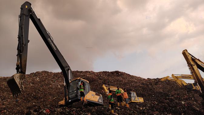 Hidup di Bawah Bayang-Bayang Ancaman Gunung Sampah Bantargebang