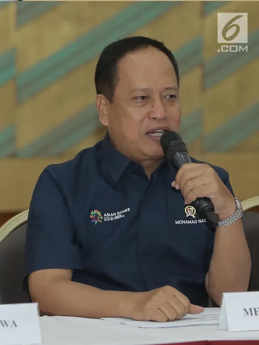 Menristek Dikti, M Nasir memberikan keterangan pada acara jumpa media Harmoni Indonesia 2018 di Kemenristekdikti, Jakarta, Jumat (3/8). Kegiatan bakal dipusatkan di Gelora Bung Karno (GBK) Jakarta pada Minggu 5 Agustus 2018. (Liputan6.com/Herman Zakharia)