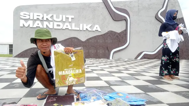 Penjual Merchandise MotoGP Mandalika