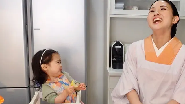 Momen Seru Kimono Mom Youtuber Asal Jepang Saat Masak Bersama Putri Kecilnya Yang Menggemaskan