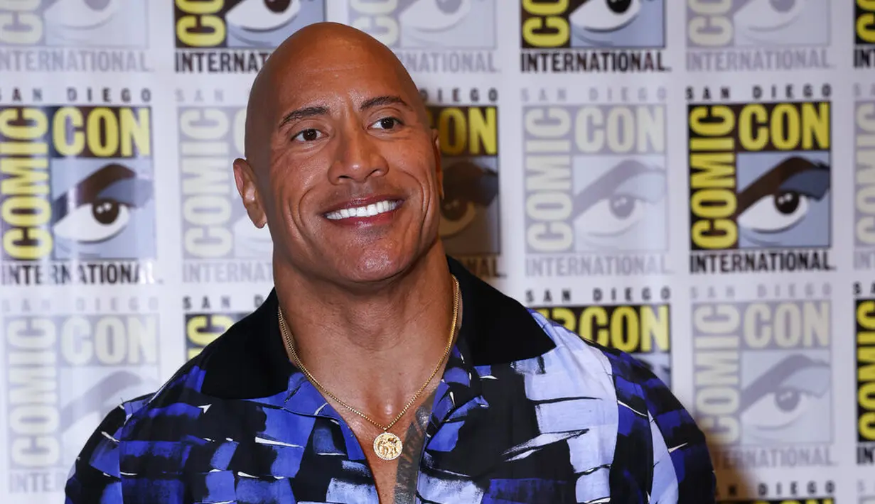 Dwayne Johnson alias The Rock menghadiri Comic Con di San Diego, pada 23 Juli 2022 lalu. (Foto: Christy Radecic/Invision/AP)