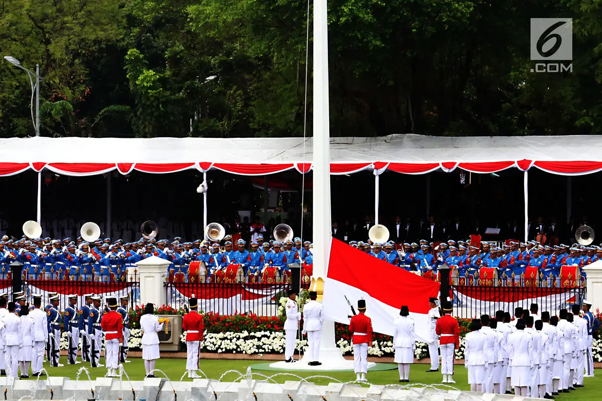 Jokowi Berpakaian Adat Kalsel Pimpin Upacara HUT RI