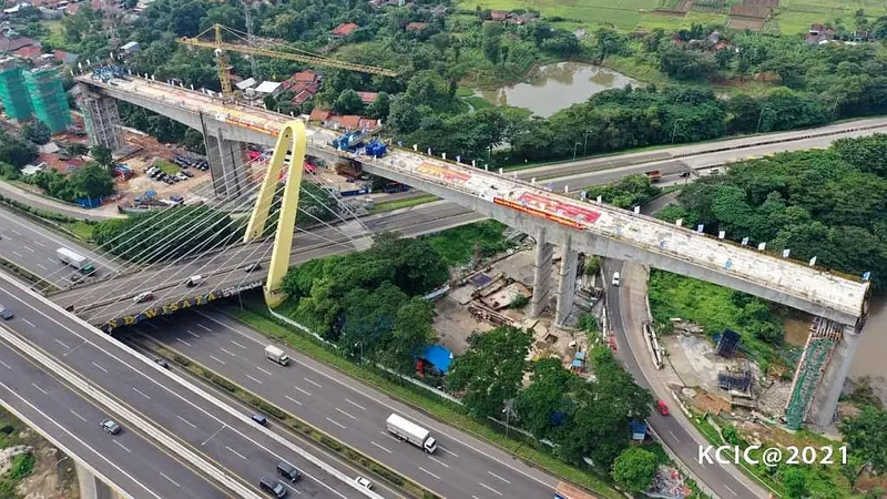 Proyek Kereta Cepat Jakarta-Bandung (KCJB) kembali menuntaskan salah satu pekerjaan struktur layang (elevated) yang merupakan titik kritis pembangunan di area Bekasi. (Dok KCIC)