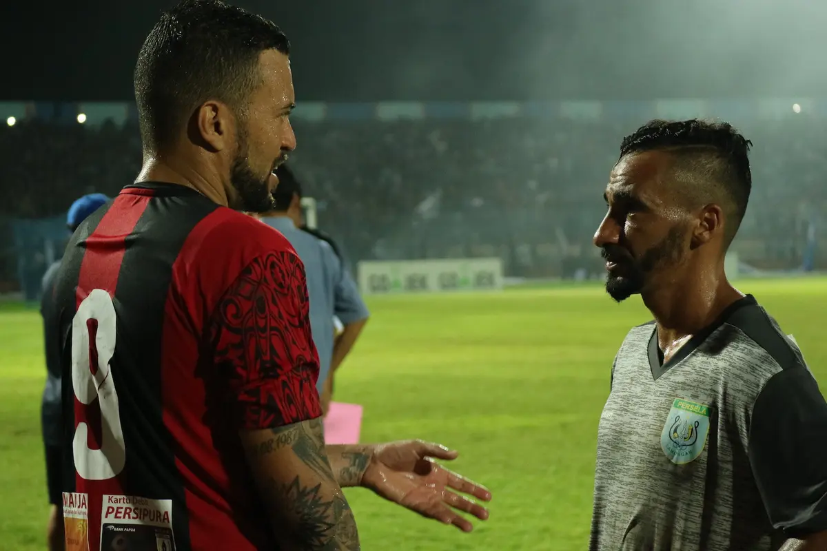 Persipura Jayapura, Persela Lamongan