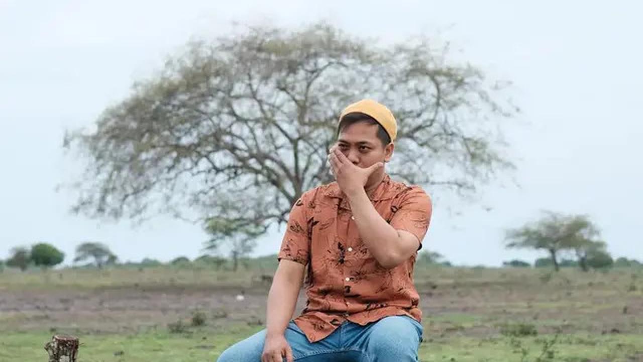 6 Potret Lebah Ganteng Penerjemah Subtitle Film 'Legendaris', Netizen Akui Respect