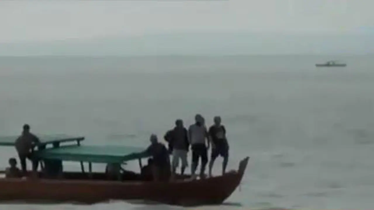 Evakuasi Kapal Tenggelam