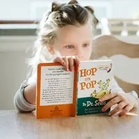 Menurut dokter perkembangan dan perilaku anak, ini waktu yang tepat mengenalkan warna pada balita. (Foto: Unsplash.com/Josh Applegate).