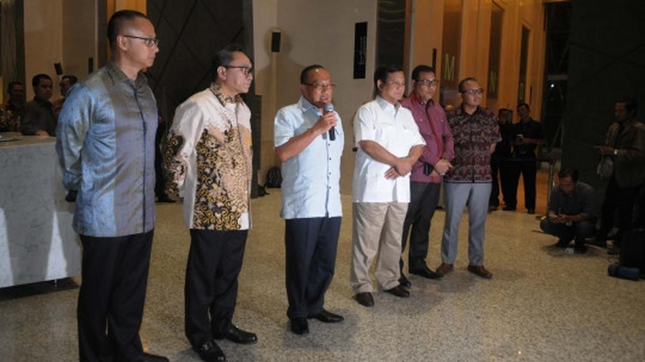 Reaksi Zulkifli di depan Prabowo setelah PAN gabung ke Jokowi