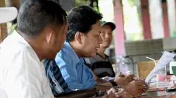 Aktivis Amor Network melakukan konferensi pers terkait dugaan Gubernur Ahok menggunakan pengaruhnya terhadap "Ahok Center", Jakarta, Rabu (18/3/2015). (Liputan6.com/Andrian M Tunay)
