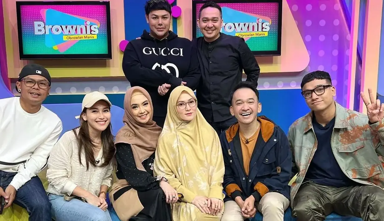 "MasyaaAllah... Alhamdulillah Akhirnya kamu mau lagi nongol di acara TV setelah bertahun2 gak mau diajak kalau diundang acara TV..."  tulis fadlanmuhammad dalam unggahan 23 Maret 2023 lalu. [Instagram/fadlanmuhammad]