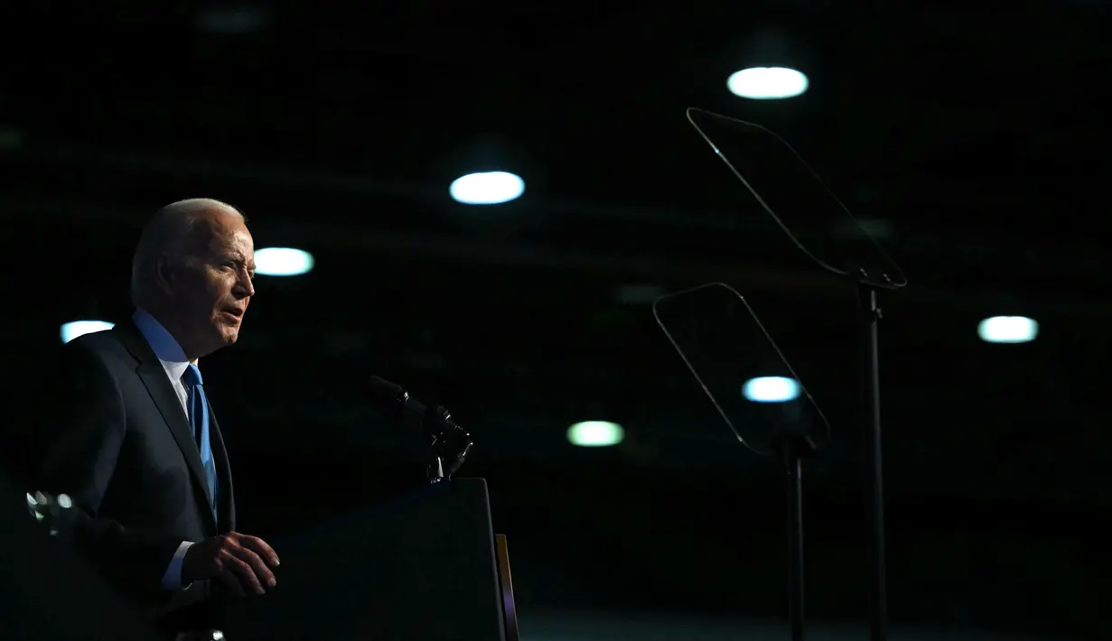 Ditambah lagi penampilan debatnya yang dinilai tersendat-sendat dan terkadang tidak koheren melawan Donald Trump dari Partai Republik pada akhir Juni 2024. (ANDREW CABALLERO-REYNOLDS / AFP)