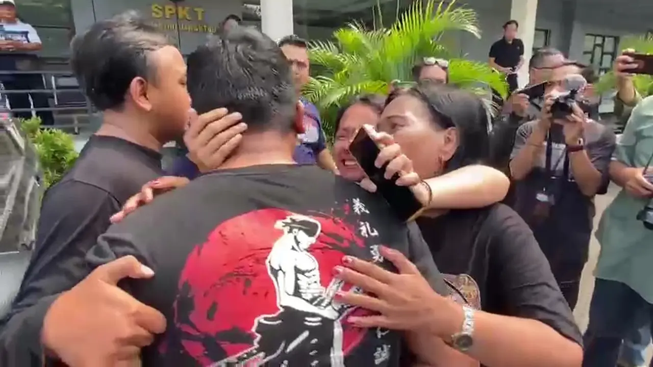 Penangkapan sopir taksi online yang diduga peras penumpang wanita.