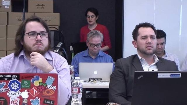 7 Foto Ini Buktikan Ada Dua Tipe Orang di Dunia, Kamu yang Mana?