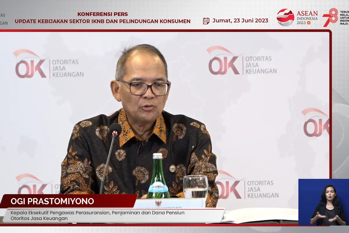 Kepala Eksekutif Pengawas Perasuransian, Penjaminan, dan Dana Pensiun OJK, Ogi Prastomiyono dalam konferensi pers virtual pencabutan izin usaha perusahaan asuransi PT Asuransi Jiwa Kresna atau Kresna Life, Jumat (23/6/2023). (Dok OJK)