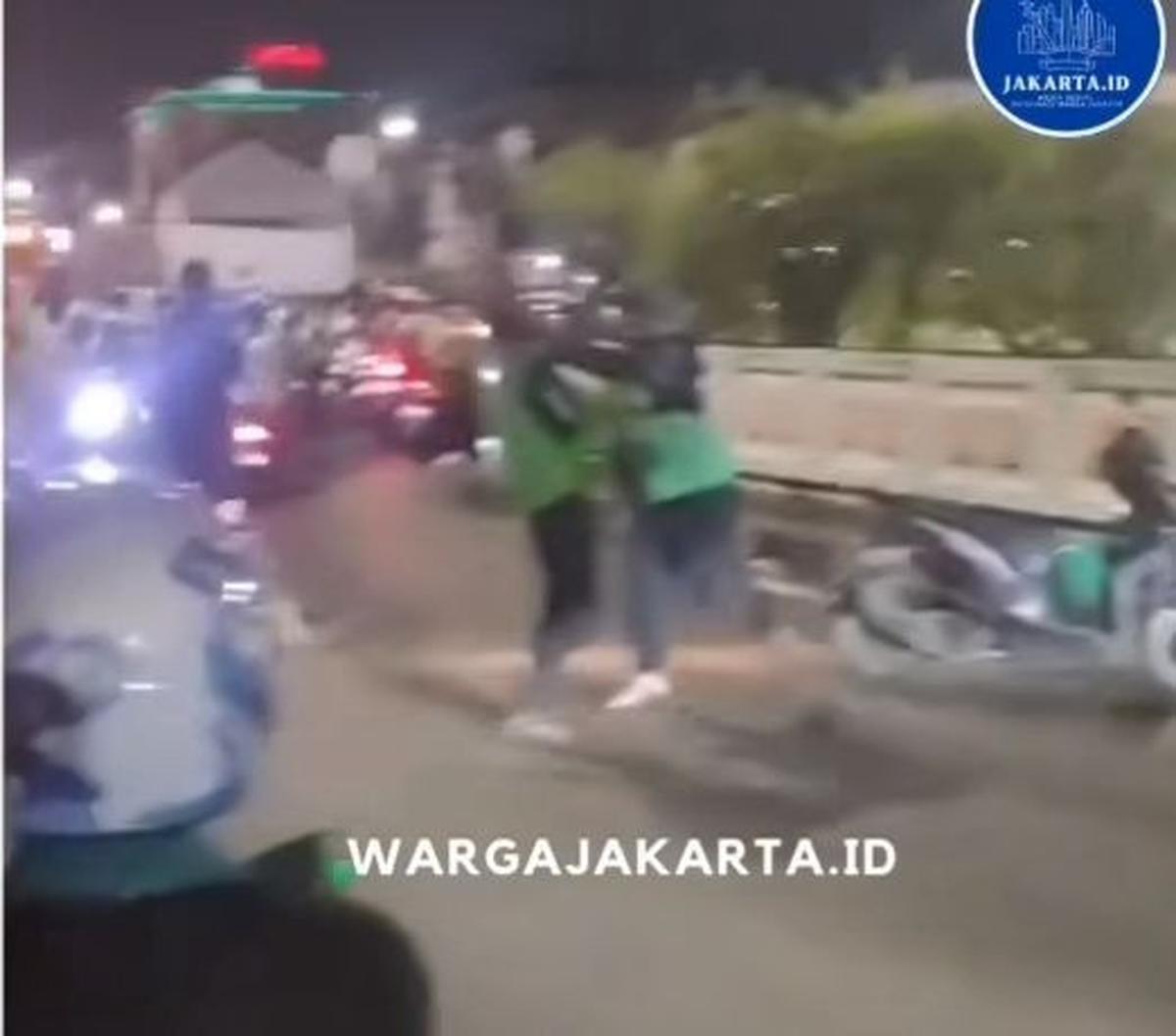 "Salam satu aspal," tulis akun tersebut.<br><br>