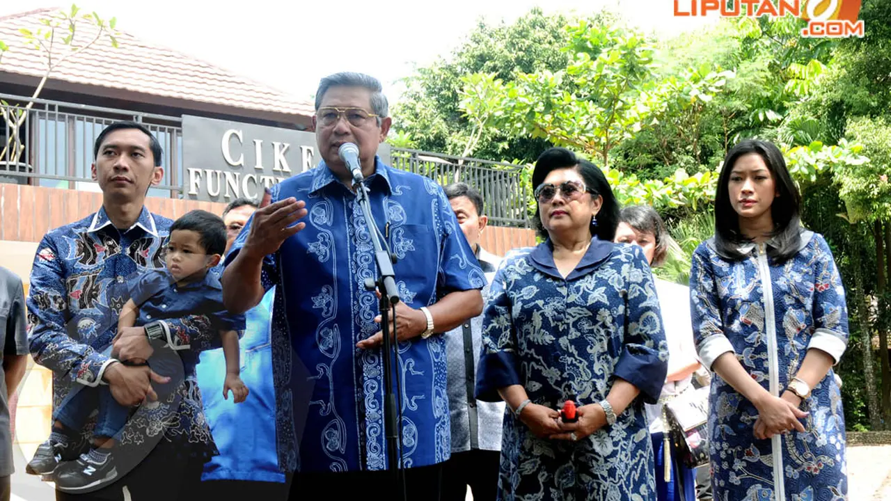 [FOTO] Datangi TPS 006, SBY Sekeluarga Berbatik