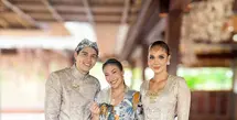 Sebelum resmi meminang Luna Maya sebagai istri, Maxime Bouttier menjalani prosesi siraman yang penuh makna sebagai bagian dari rangkaian pernikahannya. Acara ini berlangsung di Bali pada 6 Mei 2025. [Foto: instagram/ Ayu Dewi]