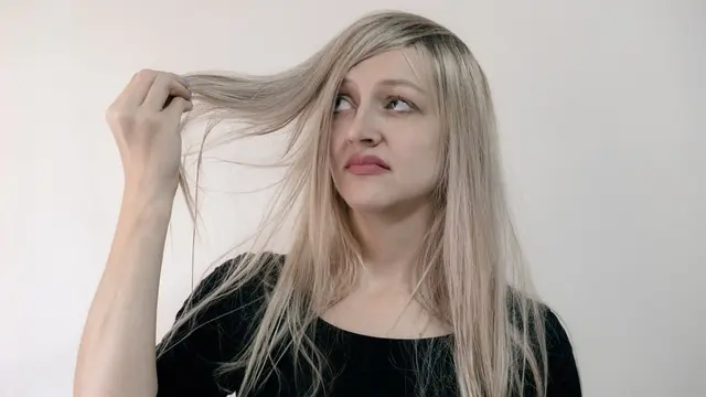 Penyebab Rambut Bau Apek