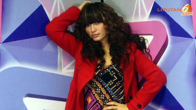 Seksinya Rambut Zaskia Gotik Ala Shakira Dan Beyonce Showbiz Liputan6 Com