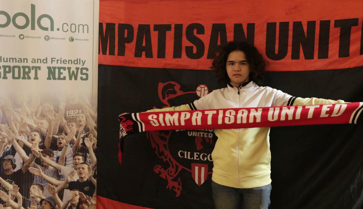 Dul, putra dari musisi Ahmad Dhani juga turut gabung nonton bareng MU melawan City. (Bola.com/Vitalis Yogi Trisna)