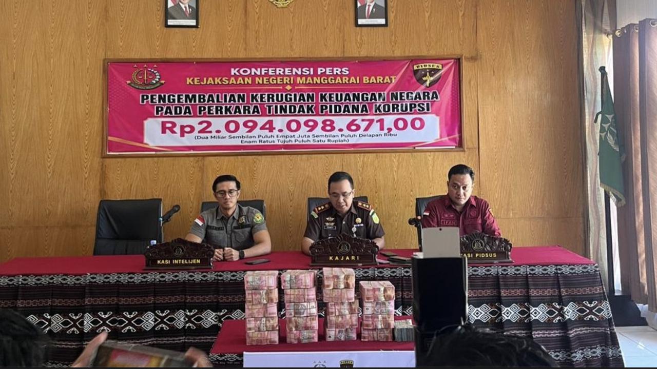Kejari Manggarai Barat Setor Rp2 Miliar Uang Korupsi ke Kas Negara