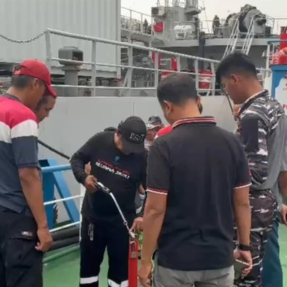 KRI Bontang TNI AL Kirim Bantuan ke Sumatra