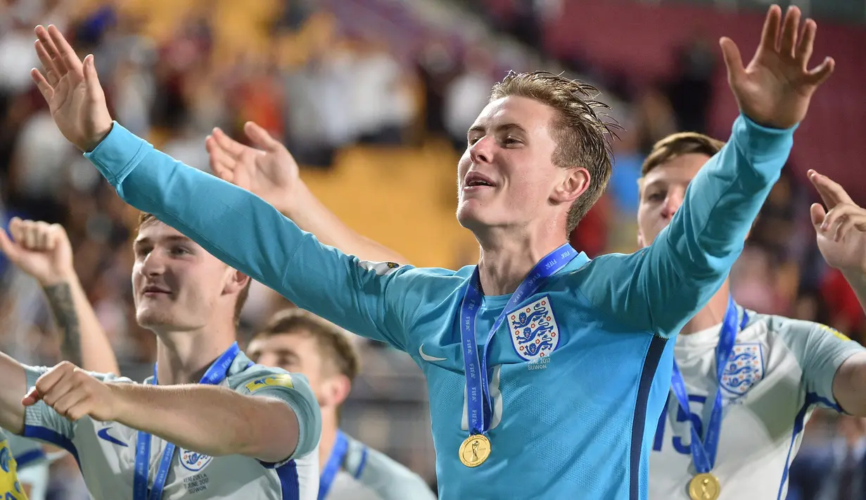 Dean Henderson - Pemain Manchester United ini sangat layak menjadi palang pintu The Three Lions. Bersama Setan Merah, ia mampu menorehkan 13 kali nirbobol dalam 26 kali pertandingan di semua kompetisi dan bermain selama 2.324 menit. (Foto: AFP/Kim Doo-Ho)