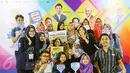 Para peserta berfoto di photo both EMTEK Goes To Campus (EGTC) 2017 di Universitas Negeri Semarang, Rabu (5/4). Tahun ini, EMTEK kembali gelar acara EGTC di 5 kota, diantaranya Semarang, Malang dan kota besar lain (Liputan6.com/Yoppy Renato)